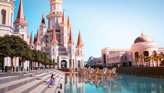 ما هي الفنادق القريبة من أرض الأساطير في أنطاليا